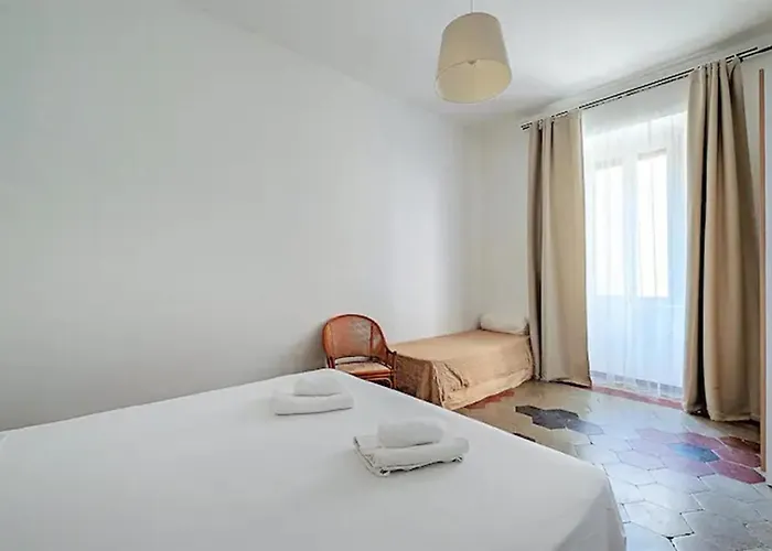 B4 In The Center Of Wifi And Ac * Rom